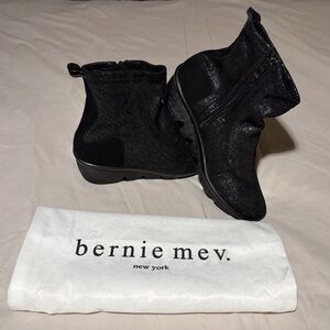Bernie Mev Black Shimmer Ankle Boots EU 38 US 7 Comfort Shoes New